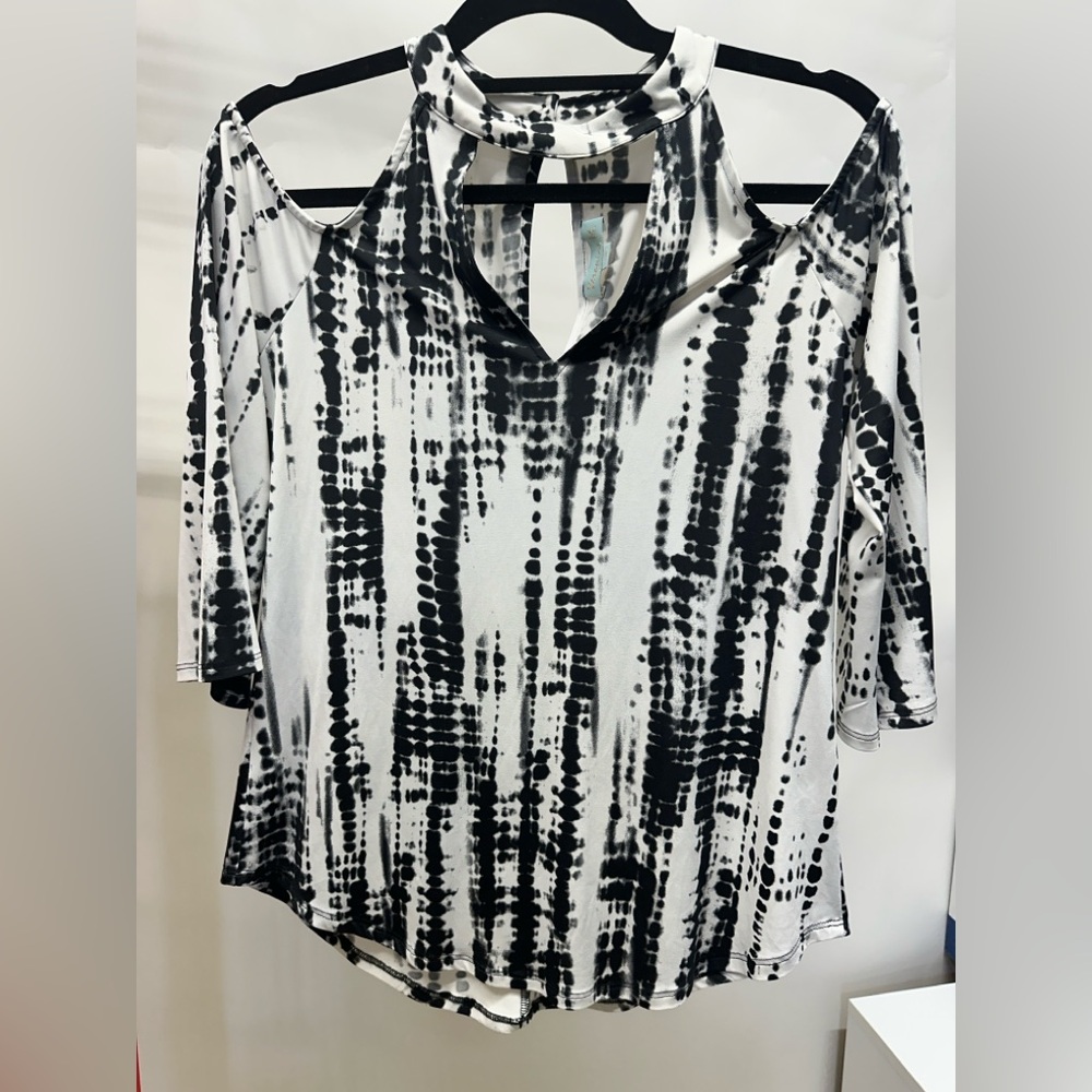 Veronica M cold shoulder, Monochrome Patterned Blouse - Picture 4 of 9